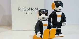 Робот RoBoHon - комбинация смартфона и робота