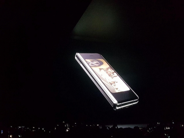 Samsung представила Galaxy Fold – свой первый смартфон с гибким экраном