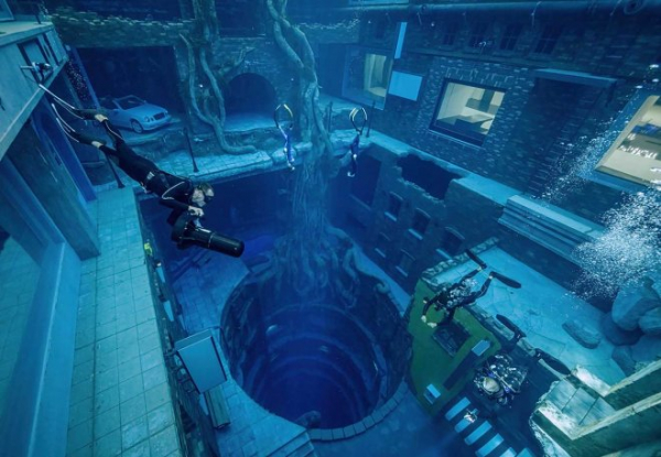 Самый глубокий бассейн в мире предлагает погрузиться в недра затонувшего города