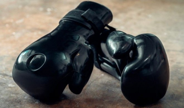 Боксерские перчатки с водой Aqua Boxing Glove с успехом заменят тренировочную грушу