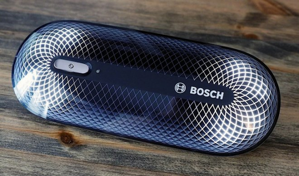 Bosch выпустила портативный гаджет для очистки одежды от неприятных запахов