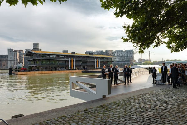 В Роттердаме открыли самый большой плавучий офис в мире