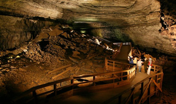 Знаменитая Мамонтова пещера-рекордсмен в США стала еще длиннее