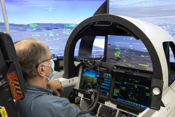 NASA тестирует цифровой экран, который заменит стекло в кабинах новейших сверхзуковых самолетов