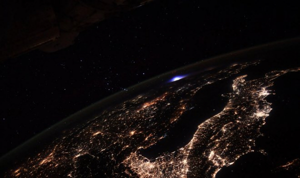 Астронавты на МКС заметили загадочное сияние над Европой
