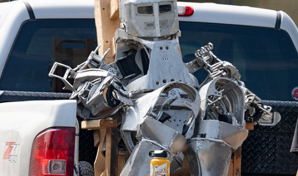 На испытательном полигоне SpaceX заметили нечто вроде костюма Железного человека