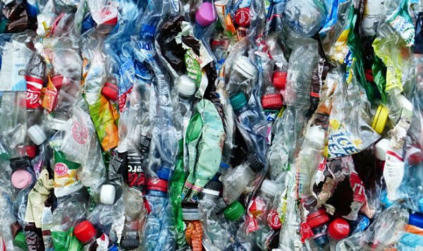 Ученые нашли способ превращать пластиковый мусор обратно в нефть