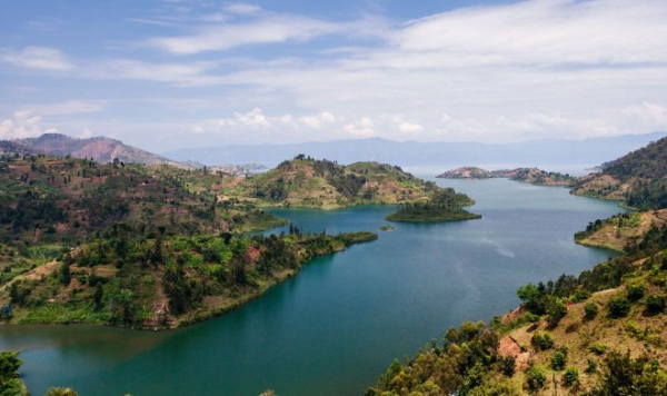 Африканское «озеро-убийца» Кива выглядит как рай, но таит в себе смертельный секрет