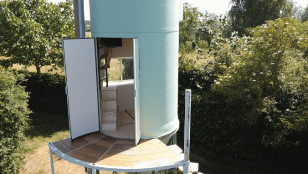 Дизайнер из Нидерландов превратил зерновой бункер в небольшой жилой домик