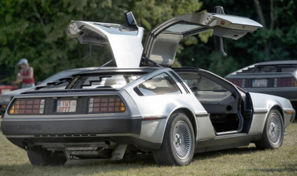 Знаменитый DeLorean «возвращается в будущее» — но уже в виде электромобиля