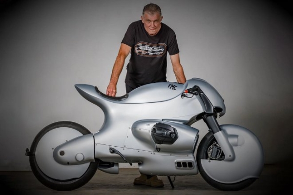 Уэйн Байс из ЮАР создал уникальный футуристический мотоцикл FMC Storm