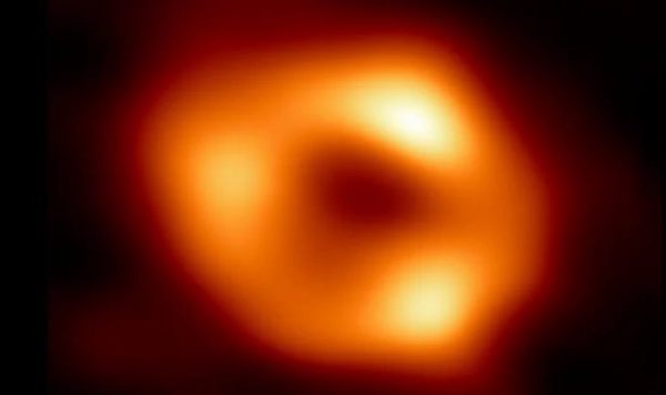 Ученым впервые в истории удалось сделать снимок черной дыры в центре Млечного пути