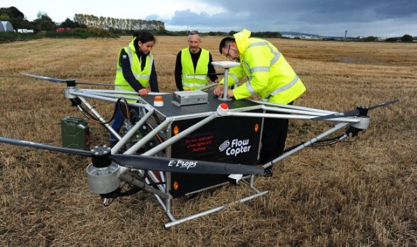 Первый в мире гидравлический дрон Flowcopter уже умеет перевозить грузы до 100 кг