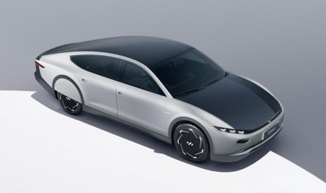 Семейный электромобиль Lightyear 0 способен ездить за счет энергии солнечных батарей месяцами