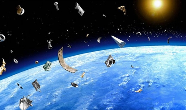 Риск гибели от падения космического мусора становится для жителей Земли реальностью