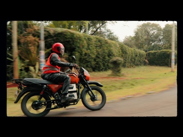 Электрический мотоцикл Roam Air за $1500 намерен стать рабочей лошадкой Африки