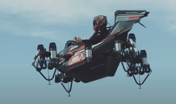 Фрэнки Запата разработал летающее кресло, способное разгоняться до 250 км/ч
