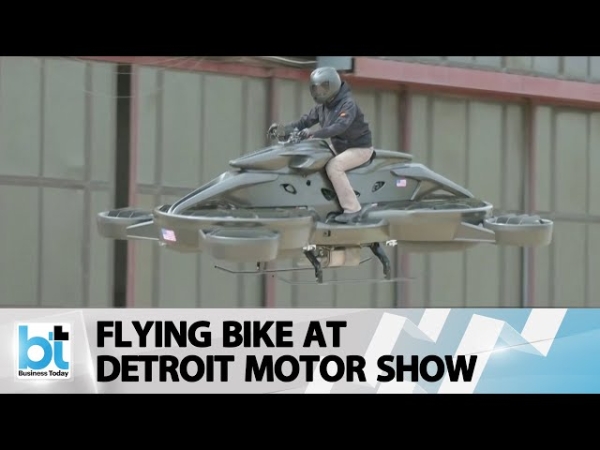 На автосалоне в Детройте представили действующий летающий мотоцикл