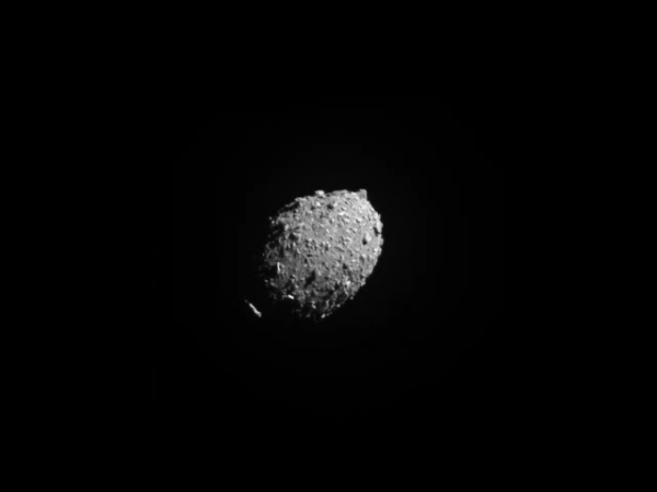 Итальянский спутник сфотографировал попадание зонда DART в астероид Диморфос