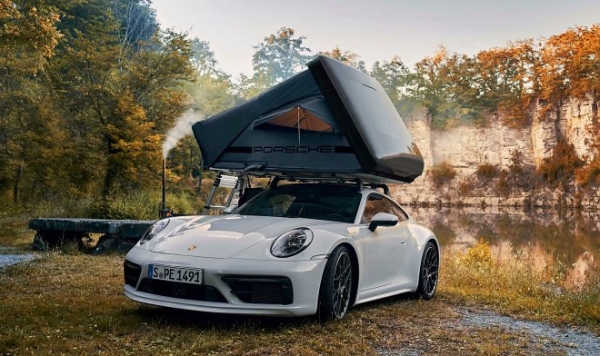 Суперкары Porsche 911 получили неожиданный аксессуар — раскладной тент на крышу