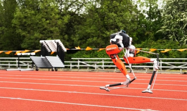 Двуногий робот Кэсси поставил мировой рекорд Гиннеса в 100-метровом спринте
