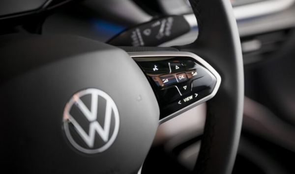 Volkswagen отказывается от сенсорных кнопок на руле из-за многочисленных жалоб