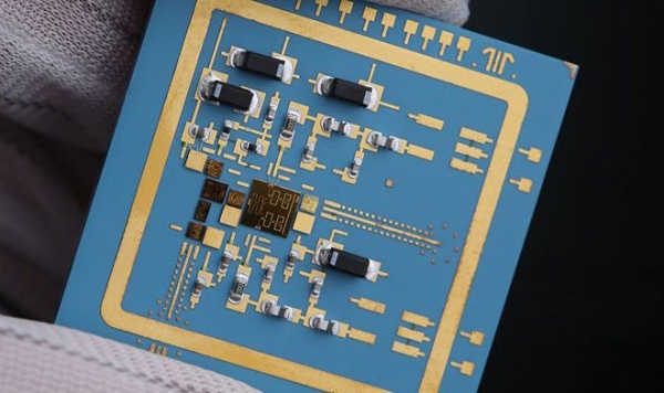 В России разработан чип, обеспечивающий высокоскоростную передачу информации со спутников