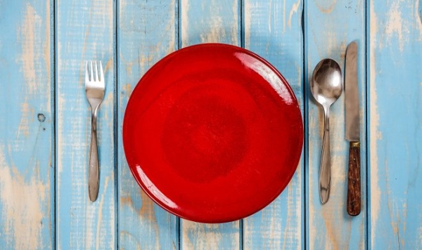Цвет посуды влияет на восприятие находящейся в ней еды