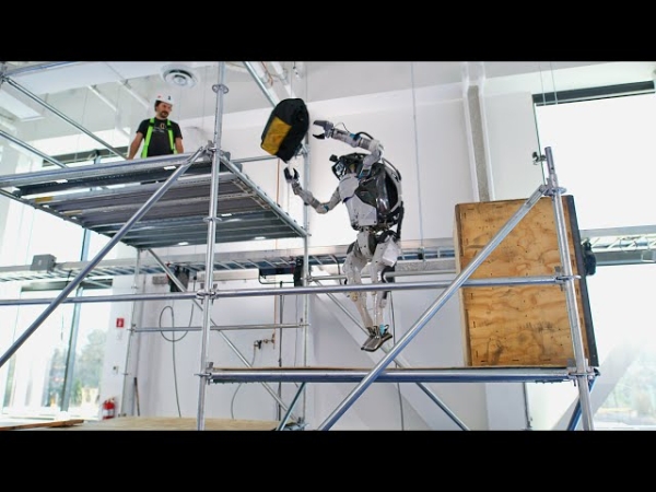Boston Dynamics показала новые трюки, которым научила робота Atlas