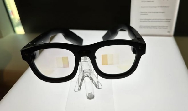 Китайская TCL разработала AR-очки, которые переводят речь в реальном времени