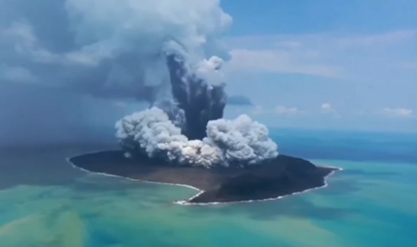 Остров Хунга Тонга появился на свет из-за извержения вулкана — вместе с собственной биосферой