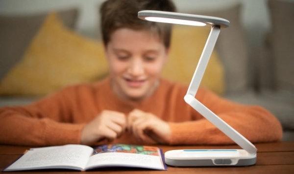 Инновационная лампа Lili For Life облегчит чтение текстов при дислексии