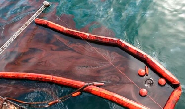 Российские ученые создали вещество, ликвидирующее морские нефтяные разливы