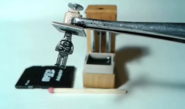Группа энтузиастов создала самый маленький действующий 3D-принтер в мире