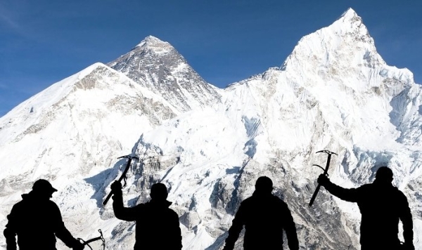 Альпинисты перепачкали Эверест чрезвычайно стойкими микробами