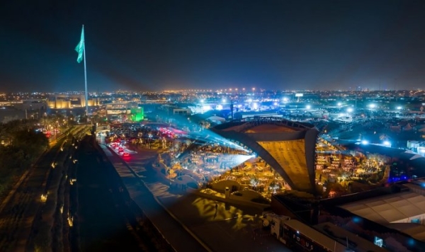 В Саудовской Аравии возвели гигантский временный шатер из 300 тонн бетона