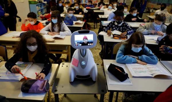 В Японии детям позволят отправлять в школу вместо себя специальных роботов