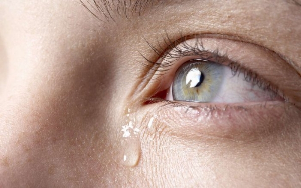 Почему слезы соленые: погружение в мир биохимии человеческого тела