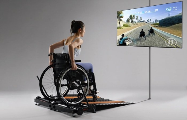 Устройство Wheely-X позволит устраивать соревнования на инвалидных колясках, не выходя из дома