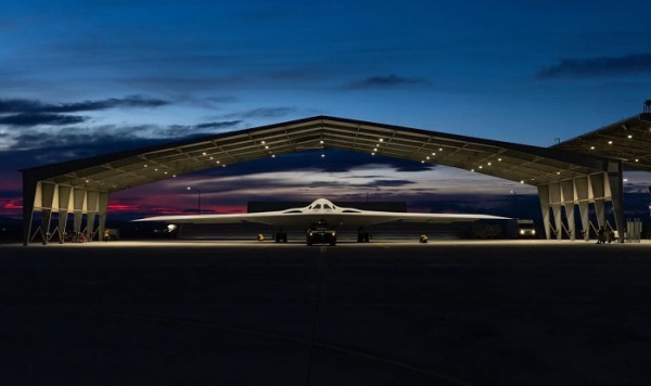 ВВС США показали первые официальные фото бомбардировщика В-21 Raider