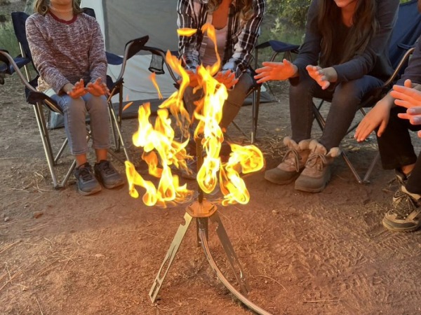 Переносной газовый факел Tripod Torch заменит туристам дровяной костер