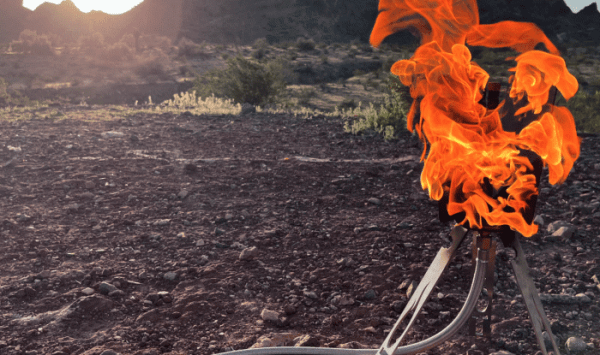 Переносной газовый факел Tripod Torch заменит туристам дровяной костер