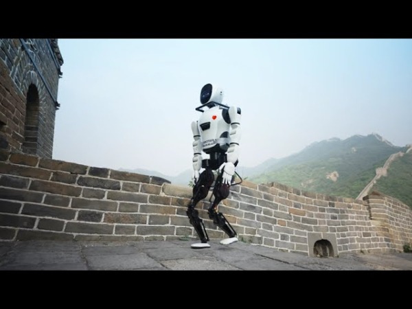 Андроид xBot-L покорил Великую Китайскую стену