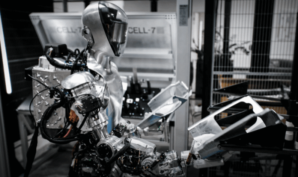 Андроид Figure 01 готовится к работе на заводе BMW