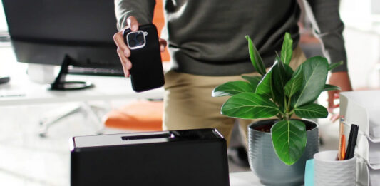 Настольная станция Swippitt IPS перезарядит iPhone всего за пару секунд