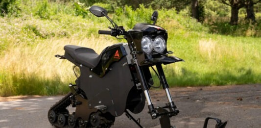 Электробайк Avvenire Combat с наступлением зимы превращается в снегоход