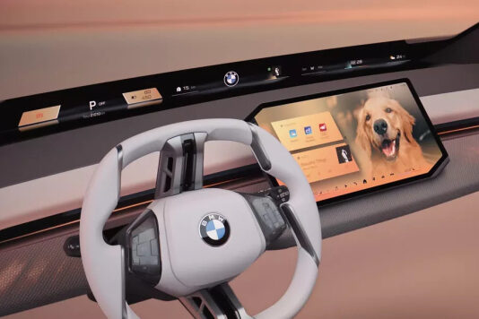 BMW Panoramic iDrive превратит лобовое стекло автомобиля в один большой дисплей