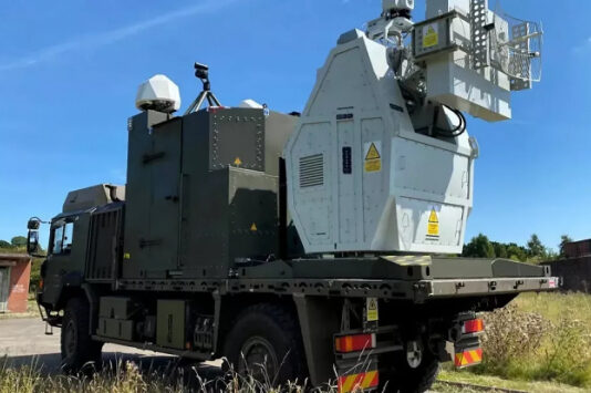 Британская армия тренируется уничтожать дроны радиочастотным оружием