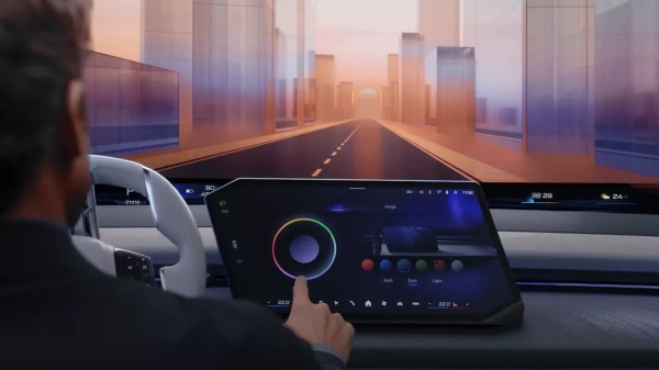 BMW Panoramic iDrive превратит лобовое стекло автомобиля в один большой дисплей