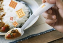 Электронная ложка сделает еду соленой — не прибегая к настоящей соли